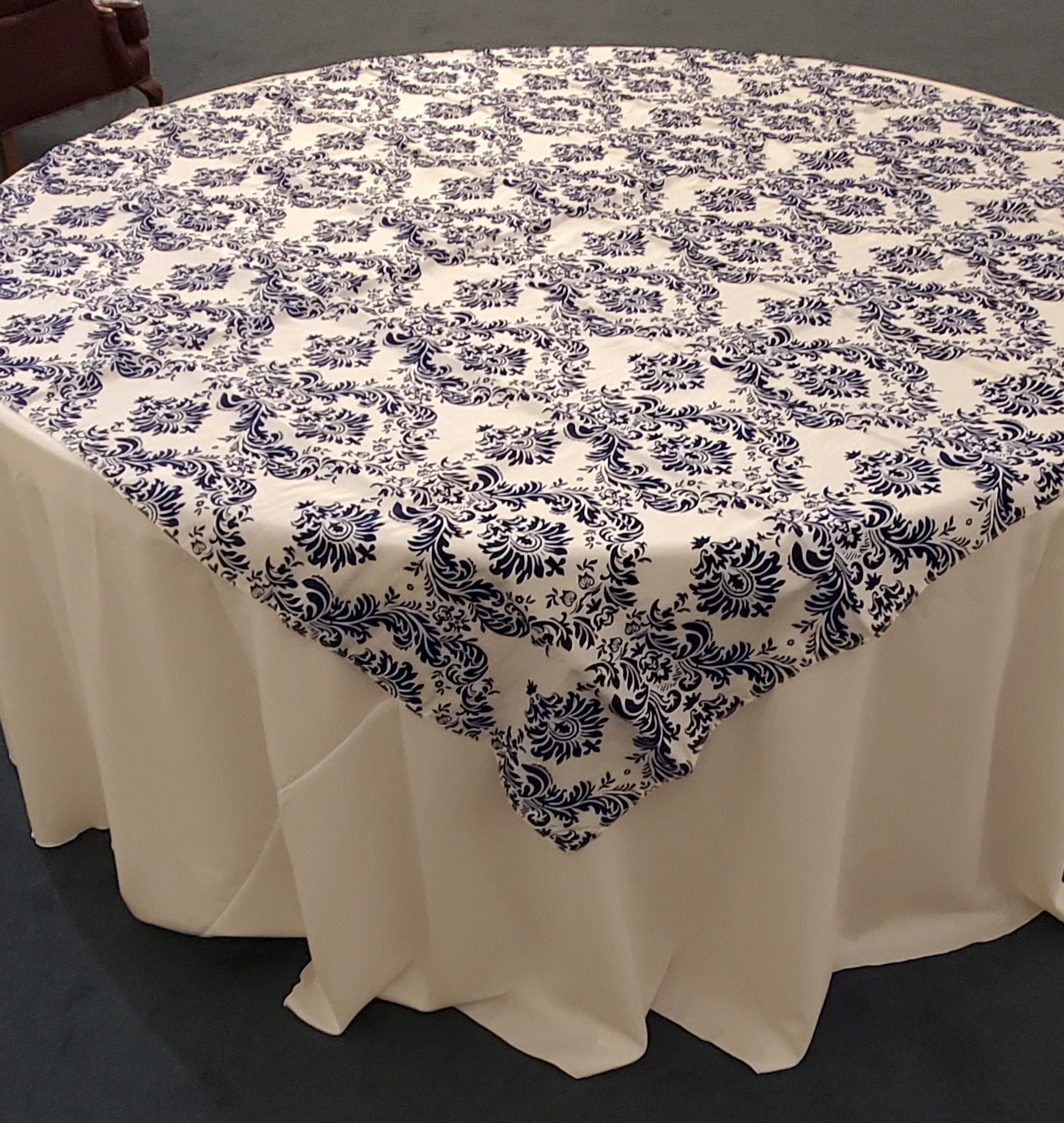 table-sq.navydamask